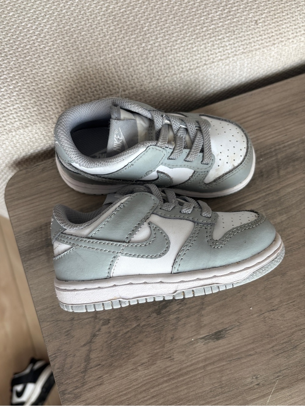 Nike Kids Sneakers in Light Gray and White